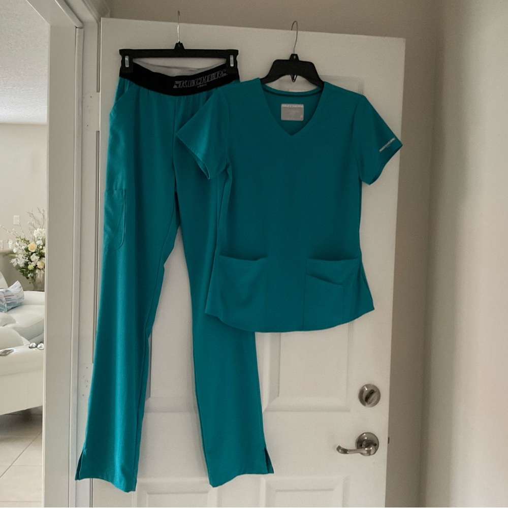 Teal sketches Women's Scrub Set